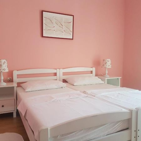 Hotel Palace Vrkljan Karlobag Kültér fotó