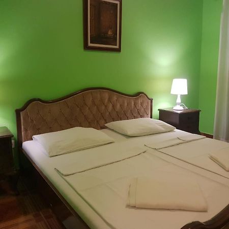 Hotel Palace Vrkljan Karlobag Kültér fotó