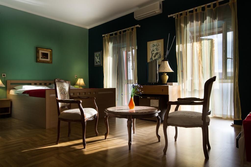 Hotel Palace Vrkljan Karlobag Kültér fotó