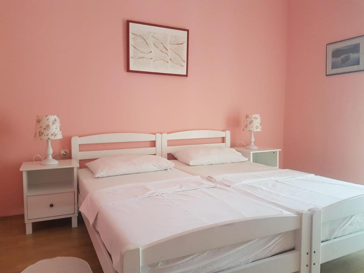 Hotel Palace Vrkljan Karlobag Kültér fotó
